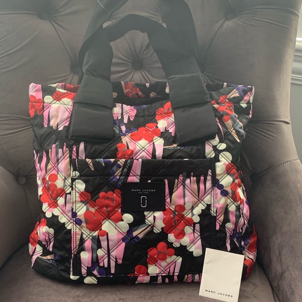 🔥HOT PRICE🔥🔥🔥NWT Marc Jacobs Large Geo Spot Quilt Nylon Knot Tote